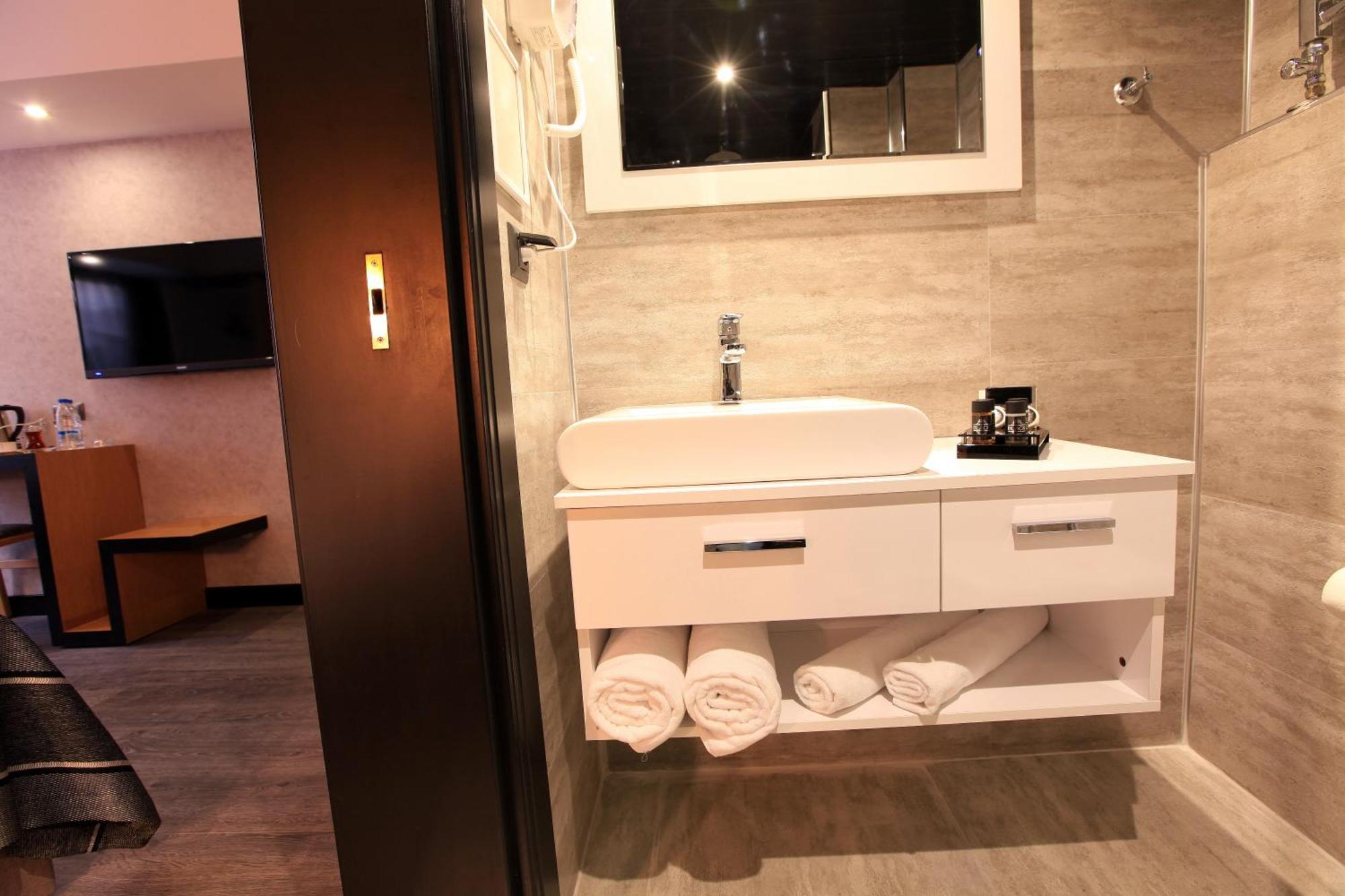 The Black Hotel Eskişehir Phòng bức ảnh